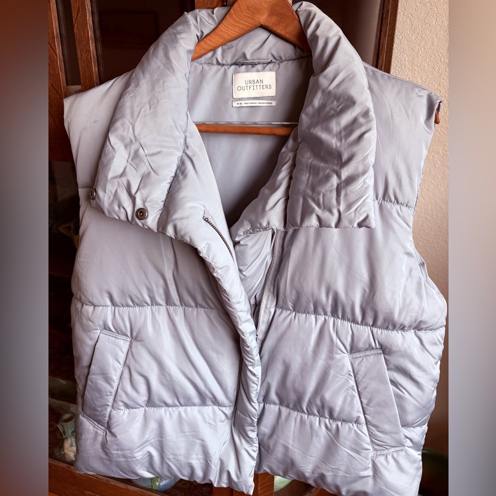 Urban outfitters Corrine puffer vest, light blue size medium